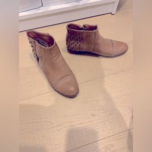 Booties with studs 7.5